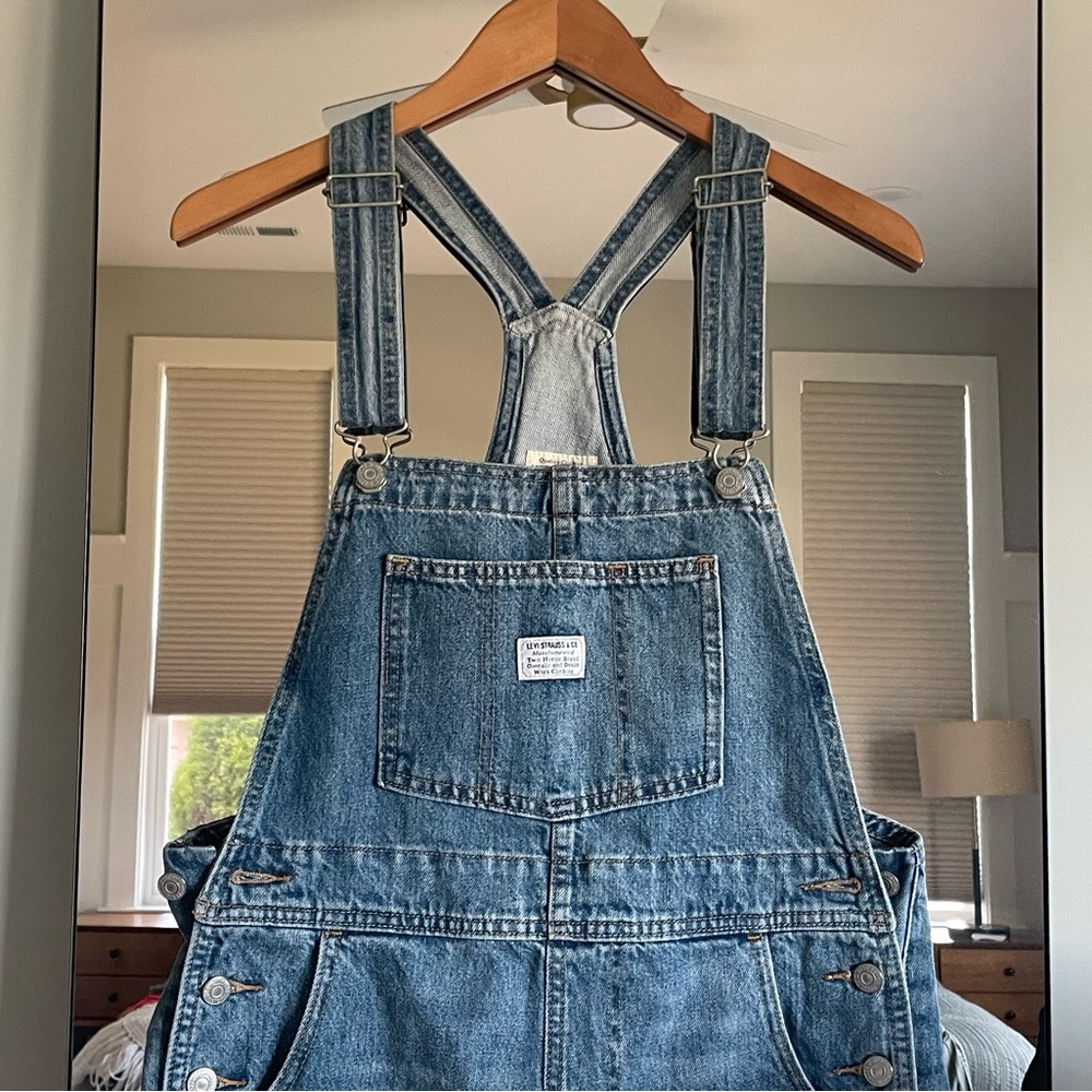 Levi’s Premium Vintage Shortalls - Denim Overall Shorts in Medium Wash - Picture 3 of 11